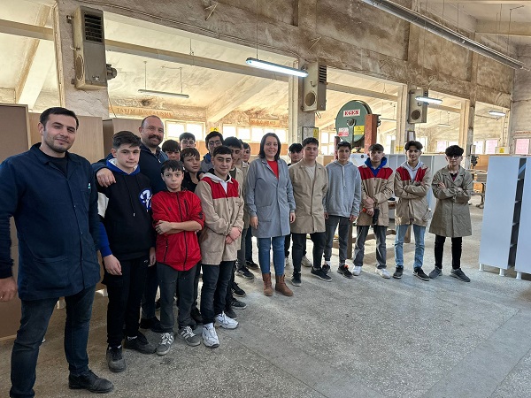 Foto - Ciroyu duyan inanmıyor! Meslek lisesi değil sanki banka şubesi