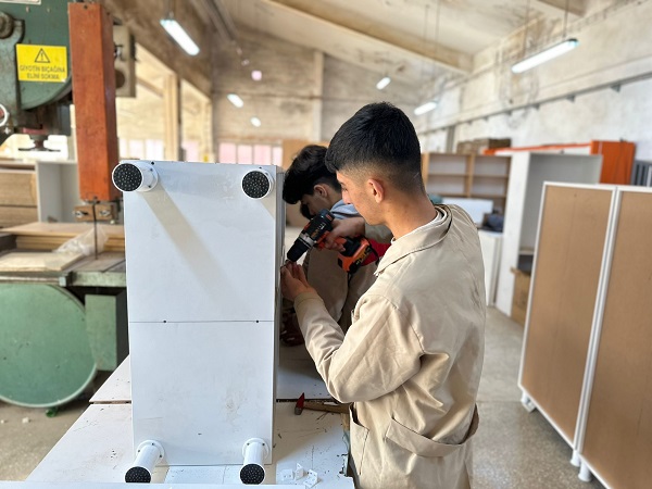 Foto - Ciroyu duyan inanmıyor! Meslek lisesi değil sanki banka şubesi