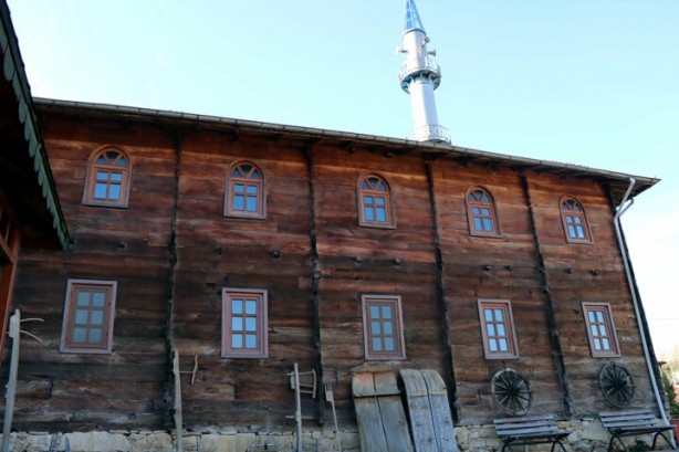 Foto - Çivi kullanılmadan yapılan 200 yıllık muhteşem ahşap cami