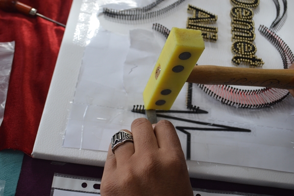 Foto - Çivi ve tellerle ahşabı sanata dönüştürüyor