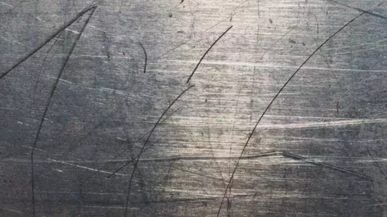 Foto - Çizik çizik çelikler tarih oluyor! Çözüm: Sil, parlat, kaybolsun! Her evde olan malzeme diş macunu