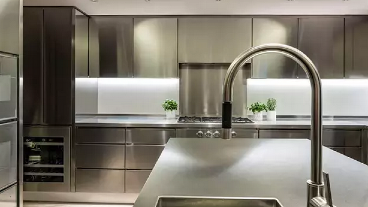 Foto - Çizik çizik çelikler tarih oluyor! Çözüm: Sil, parlat, kaybolsun! Her evde olan malzeme diş macunu