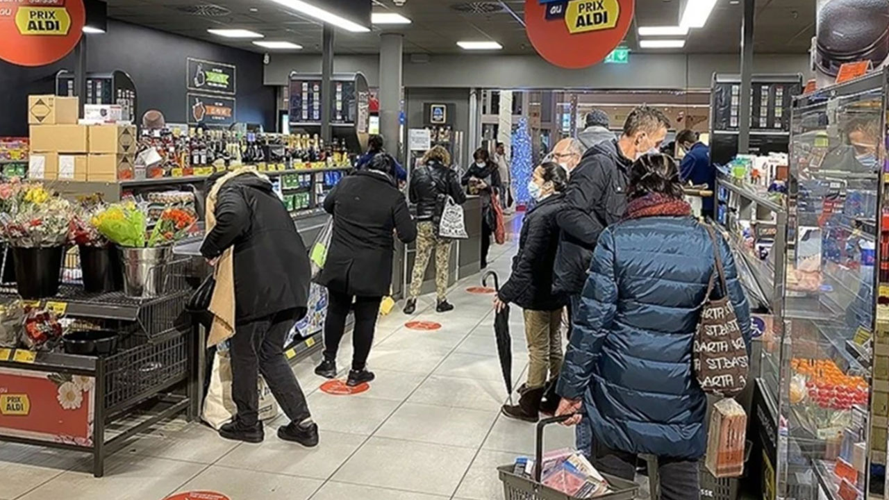 Coca Cola'ya kızıp Türkiye'den içecek almaya başladılar! Rafları Türk gazozu ve kolasıyla doldurdular