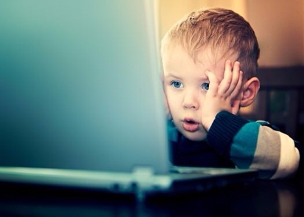 Foto - Çocuğun internet bağımlılığı anne ve babanın suçu mu?