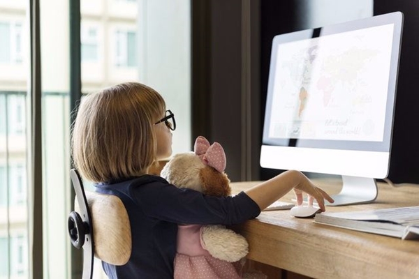 Foto - Çocuğun internet bağımlılığı anne ve babanın suçu mu?