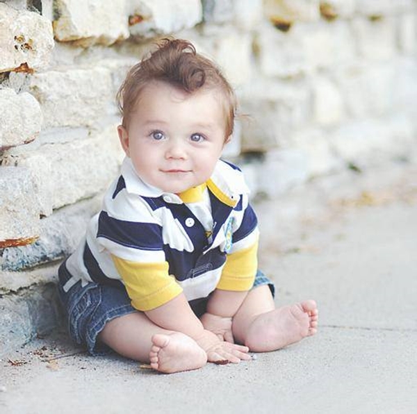 Foto - Çocuğunuz böyle oturuyorsa, dikkat!