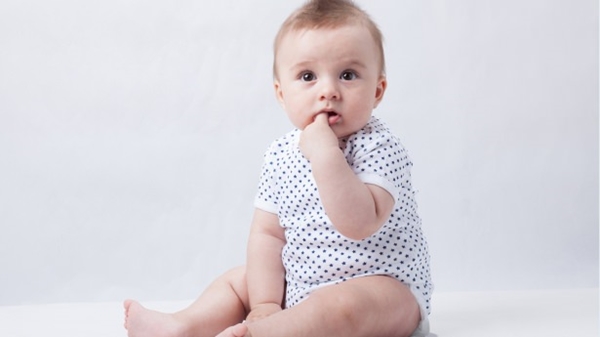 Foto - Çocuğunuz böyle oturuyorsa, dikkat!