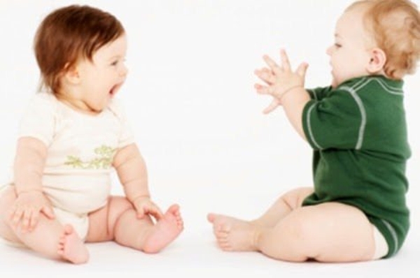 Foto - Çocuğunuz böyle oturuyorsa, dikkat!