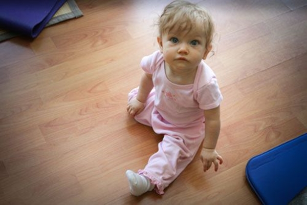 Foto - Çocuğunuz böyle oturuyorsa, dikkat!