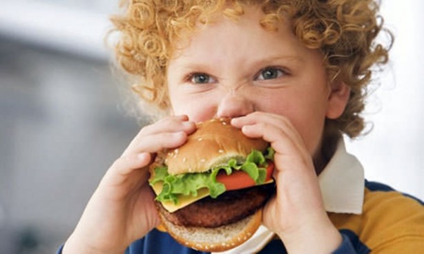 Foto - Çocuğunuz obez olabilir!