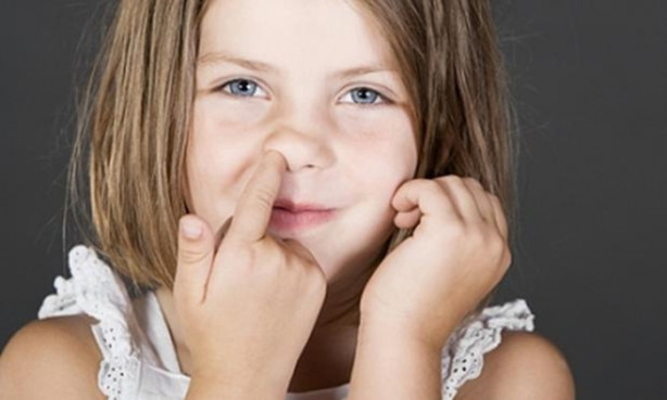 Foto - Çocuğunuzun sümüğünü yemesine müsaade edin! Çünkü...