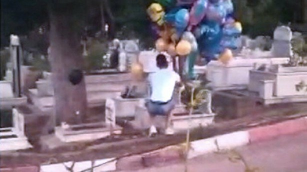 Foto - Çocuk mezarlarındaki balonların sırrı resmen çözüldü!