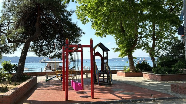 Foto - Çocuk parkının önünde kanalizasyon! Ekrem zulmü çocukları da vurdu