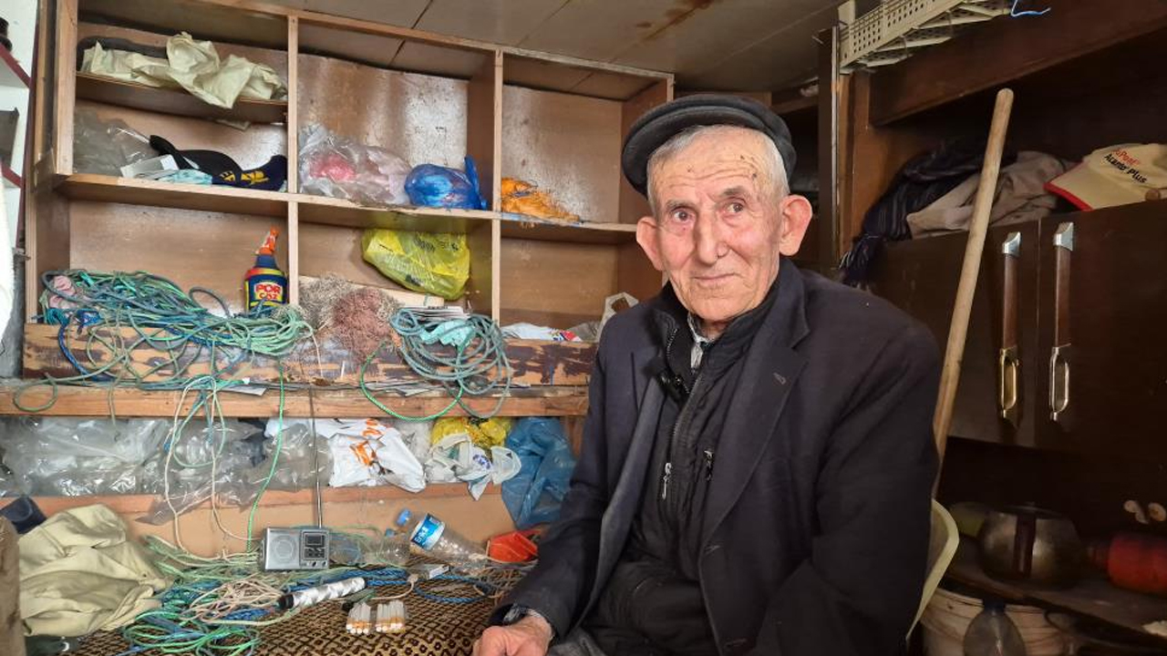 Çocuk yaşta başladı! 81 yıllık hayatının 70 yılını denizde geçirdi