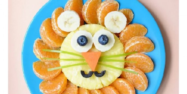 Foto - Çocuklar için meyve tabağı hazırlama