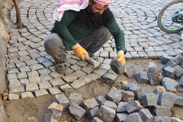 Foto - Çocukları için ekmeğini taştan böyle çıkarıyor