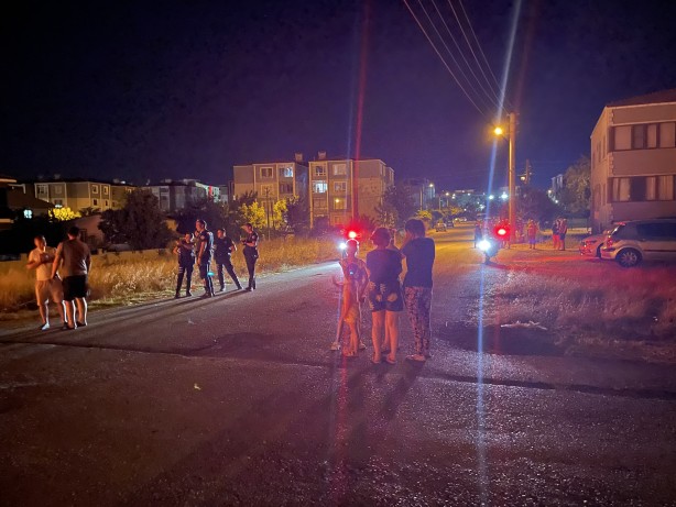 Foto - Çocukların attığı torpilden çıkan ot yangını, evlere sıçramadan söndürüldü