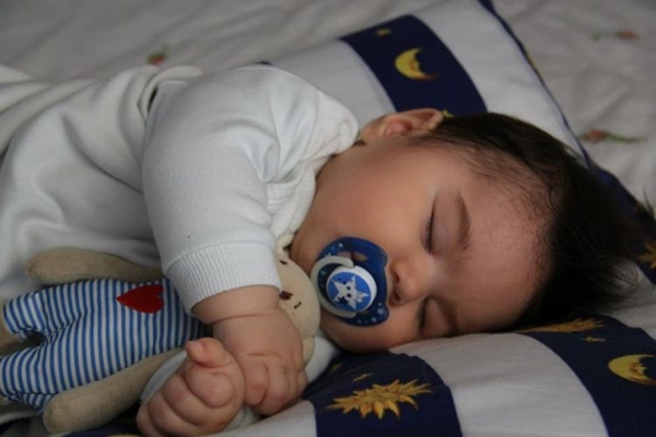 Foto - Çocukların oyuncakla uyuması zararlı mı?