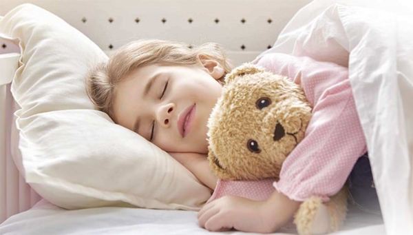 Foto - Çocukların oyuncakla uyuması zararlı mı?