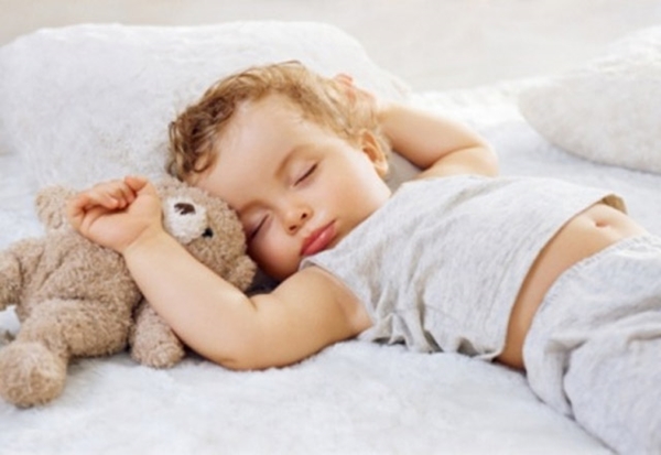 Foto - Çocukların oyuncakla uyuması zararlı mı?
