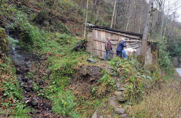 Foto - Çocuklarına kızdı, 39 senedir garajda tutuyor