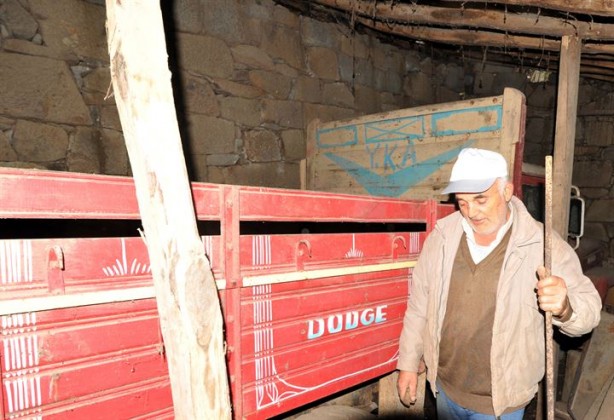 Foto - Çocuklarına kızdı, 39 senedir garajda tutuyor