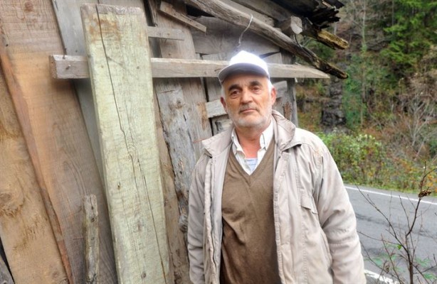 Foto - Çocuklarına kızdı, 39 senedir garajda tutuyor