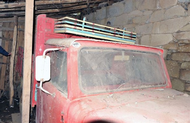 Foto - Çocuklarına kızdı, 39 senedir garajda tutuyor