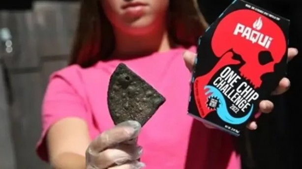 Çocuklarınıza dikkat edin! Acı cips yemenin korkunç sonu