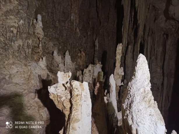 Çocukluğunda hikayesini dinlediği mağaraya çıkıp Türk bayrağı astı!
