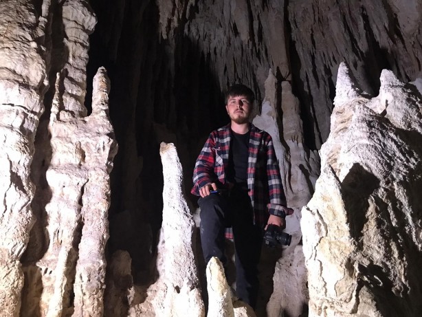 Foto - Çocukluğunda hikayesini dinlediği mağaraya çıkıp Türk bayrağı astı!