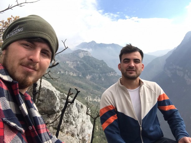 Foto - Çocukluğunda hikayesini dinlediği mağaraya çıkıp Türk bayrağı astı!