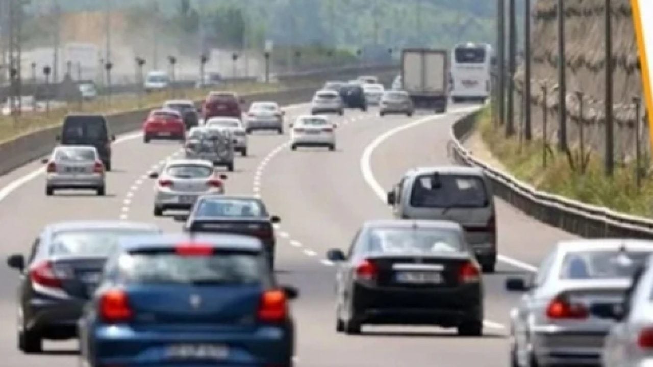 Foto - Çoğu sürücünün varlığından haberi yok: İşte iki oklu levhanın anlamı!