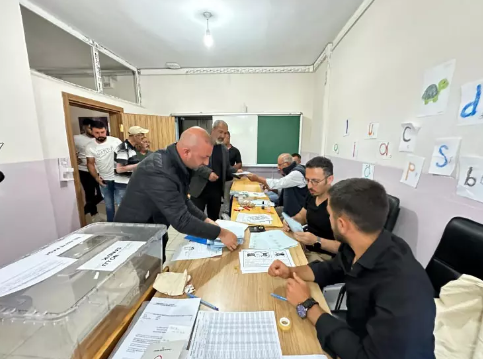 Foto - Çoğumuzun haberi yok ama ortalık toz duman! Oy verme işlemi devam ediyor