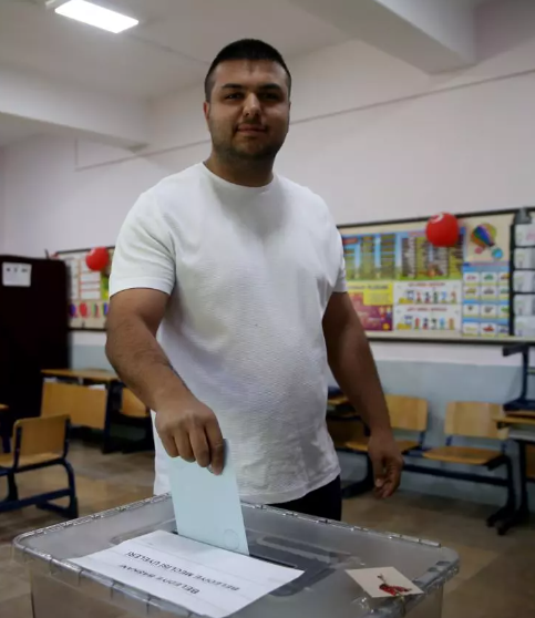 Foto - Çoğumuzun haberi yok ama ortalık toz duman! Oy verme işlemi devam ediyor
