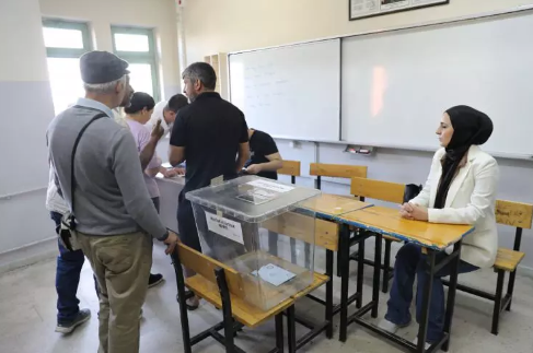 Foto - Çoğumuzun haberi yok ama ortalık toz duman! Oy verme işlemi devam ediyor