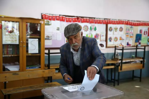 Foto - Çoğumuzun haberi yok ama ortalık toz duman! Oy verme işlemi devam ediyor
