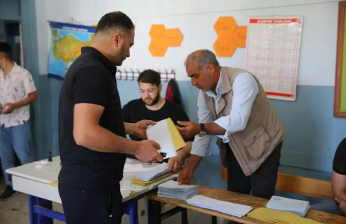 Foto - Çoğumuzun haberi yok ama ortalık toz duman! Oy verme işlemi devam ediyor