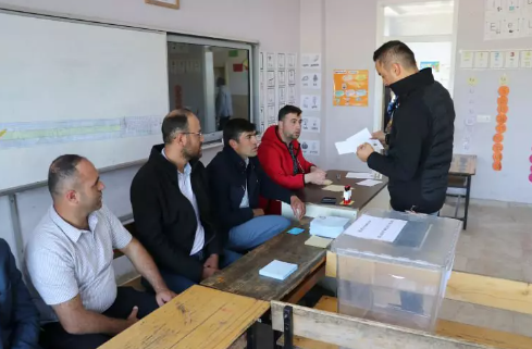 Foto - Çoğumuzun haberi yok ama ortalık toz duman! Oy verme işlemi devam ediyor