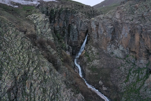 Çok az sayıda kişi biliyor! 50 metre yüksekten akıyor