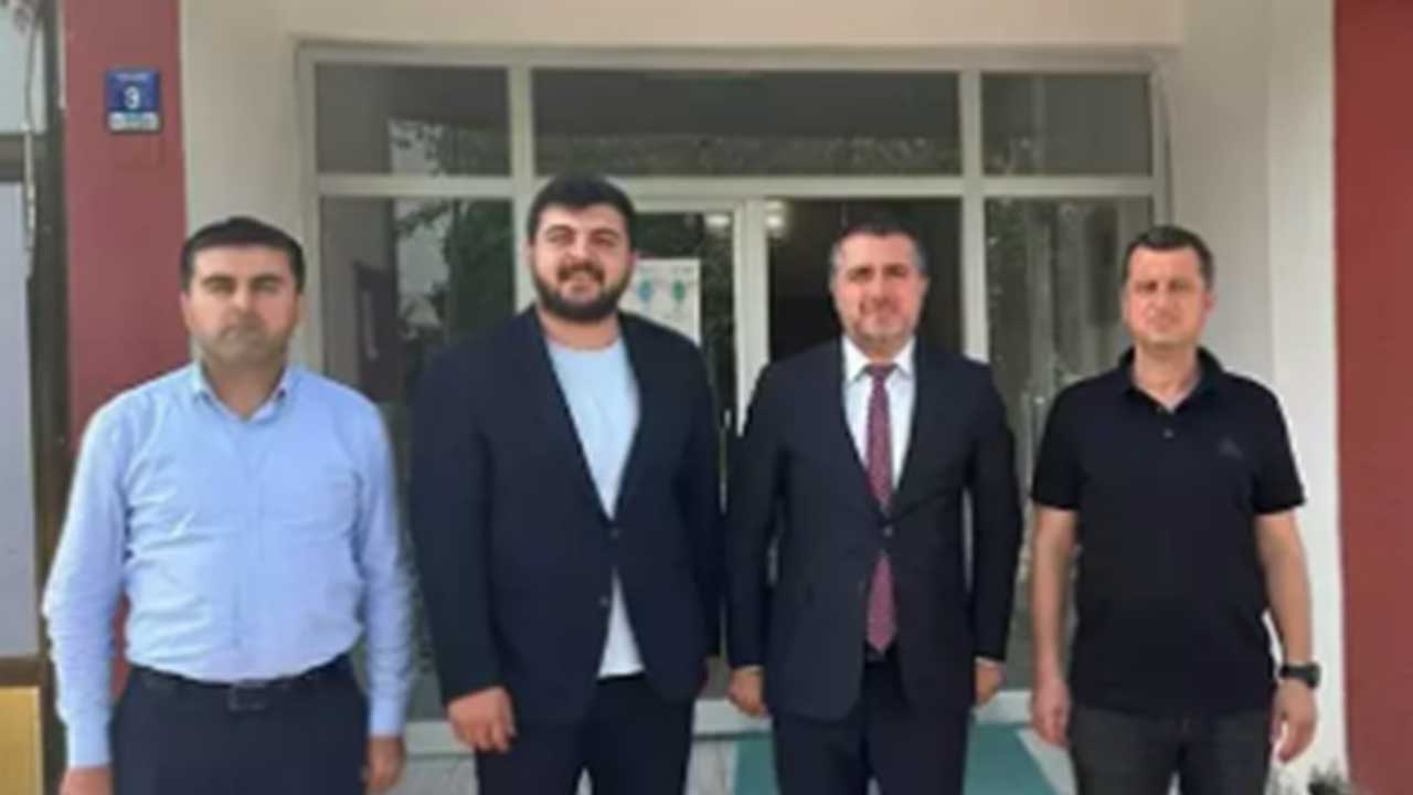 Foto - DEM Partili belediye başkanı AK Parti'ye katıldı! 8 Yeniden Refahlı isme Erdoğan rozet taktı