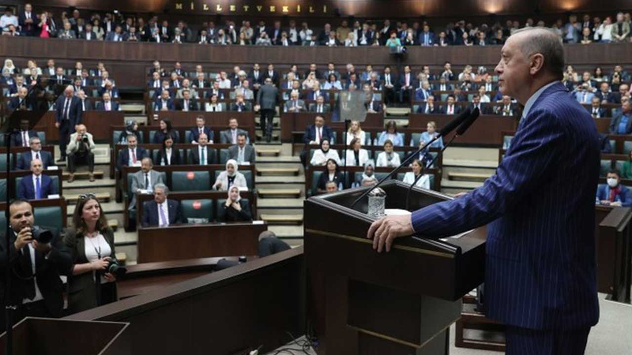 Foto - DEM Partili belediye başkanı AK Parti'ye katıldı! 8 Yeniden Refahlı isme Erdoğan rozet taktı
