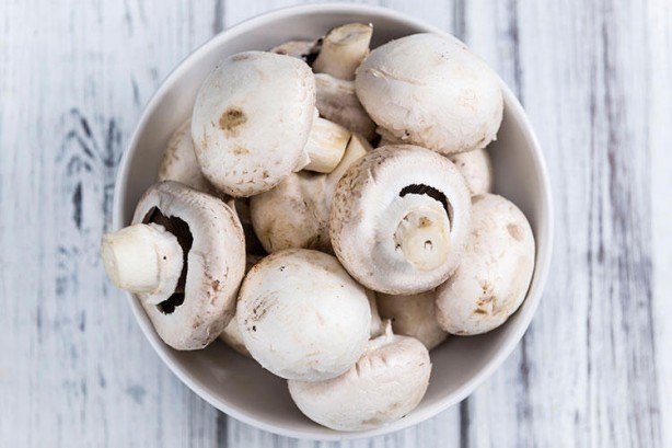 Foto - Çok şaşırtıcı bir etkisi var! Muzu soyup kabuğunu 10 dakika haşlarsanız...