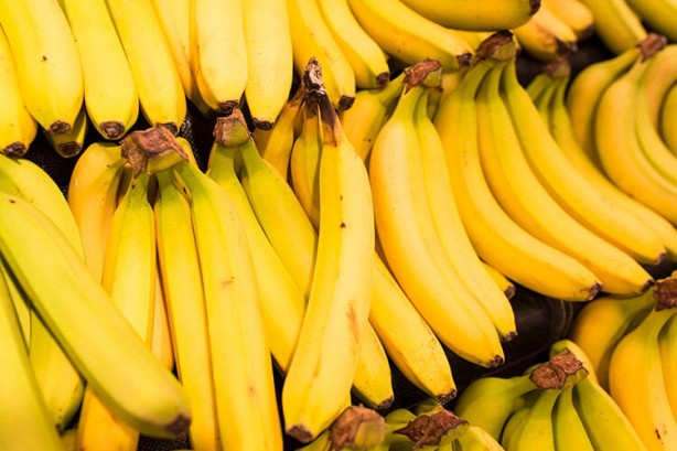 Foto - Çok şaşırtıcı bir etkisi var! Muzu soyup kabuğunu 10 dakika haşlarsanız...