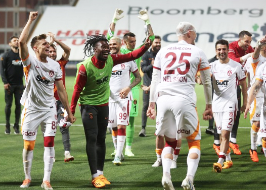 Foto - Çok sıcak gelişme! Şampiyon Napoli'nin yıldızı Florya'ya geliyor! Aslan yine yaptı yapacağın...