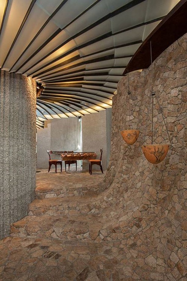 Foto - Çöl ortasında ilginç mimari