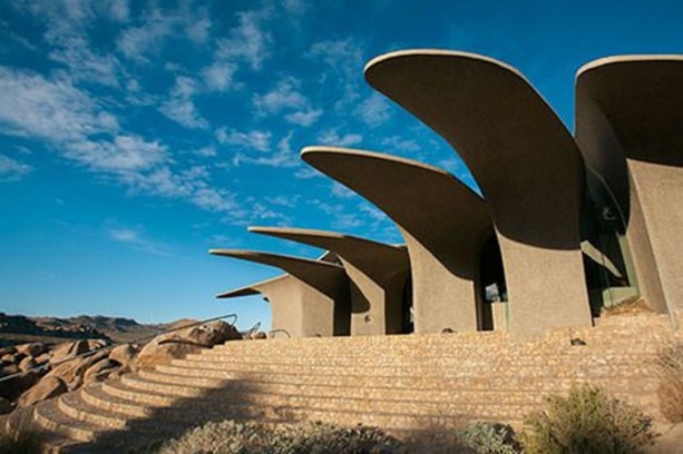 Foto - Çöl ortasında ilginç mimari