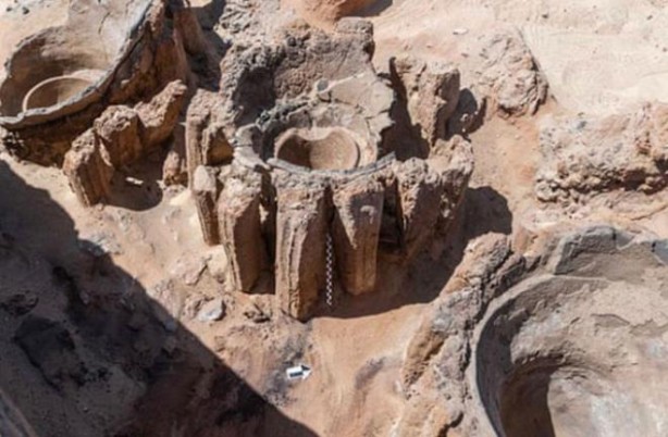 Foto - Çöldeki mezarlığın altından 5 bin yıllık fabrika çıktı