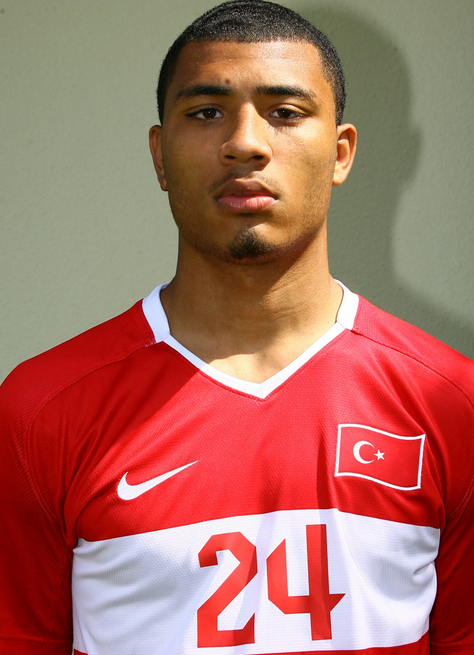 Colin Kazım'dan beklenmedik imza şaşırttı! Eski milli yıldız artık o dev kulüpte…