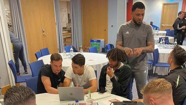 Foto - Colin Kazım'dan beklenmedik imza şaşırttı! Eski milli yıldız artık o dev kulüpte…